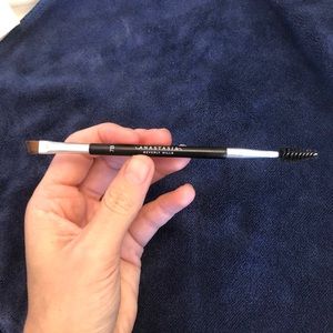 Anastasia Beverly Hills brush 7b